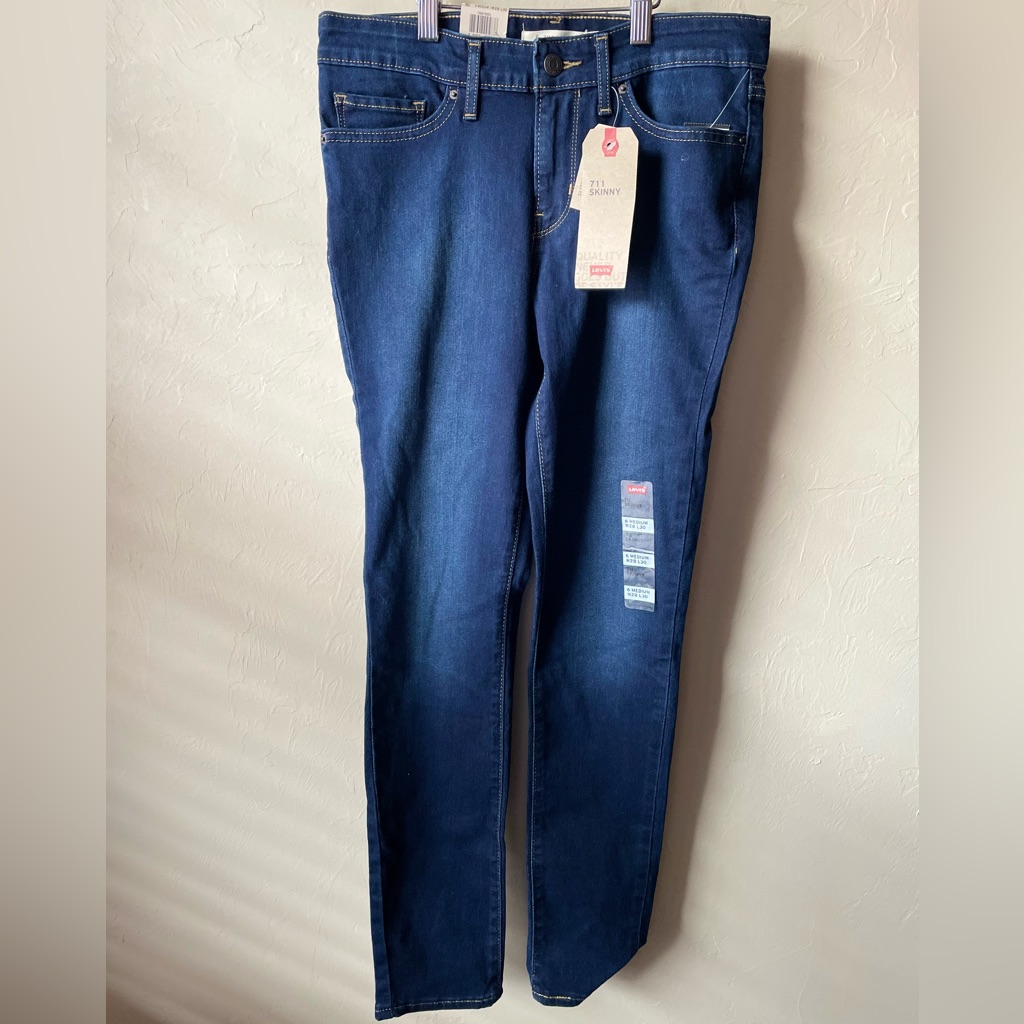 Levis Brand 711 Dark Blue Denim Skinny Jeans  Size 2830